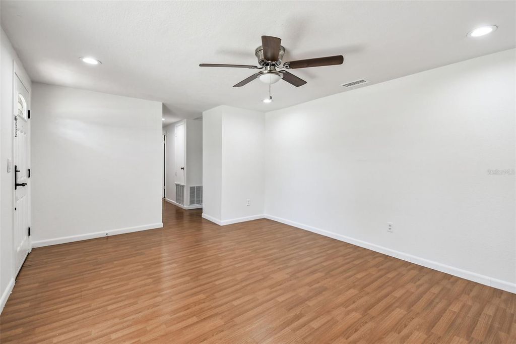 Image 13 of property listing at 3611 WISPERBREATH LANE, Tampa, FL 33619