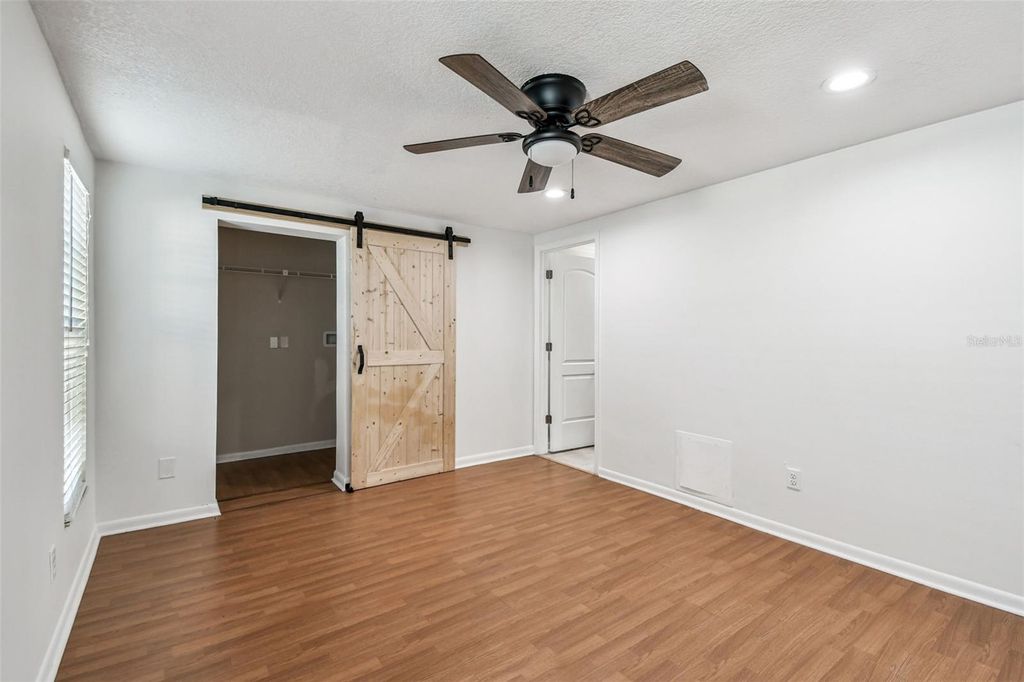 Image 22 of property listing at 3611 WISPERBREATH LANE, Tampa, FL 33619