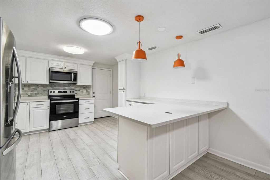 Image 6 of property listing at 3611 WISPERBREATH LANE, Tampa, FL 33619