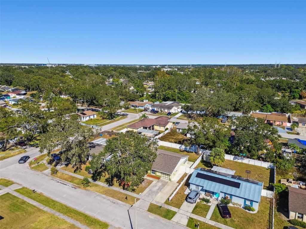 Image 51 of property listing at 3611 WISPERBREATH LANE, Tampa, FL 33619