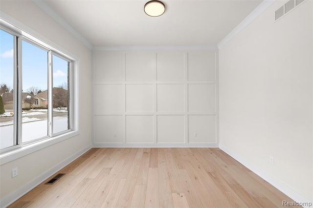 17824 Biscayne Drive, Macomb, MI 48042