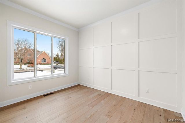 17824 Biscayne Drive, Macomb, MI 48042