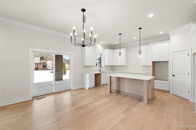 17824 Biscayne Drive, Macomb, MI 48042