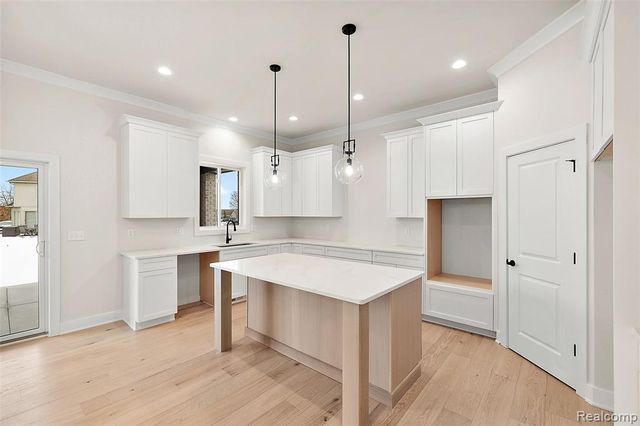 17824 Biscayne Drive, Macomb, MI 48042