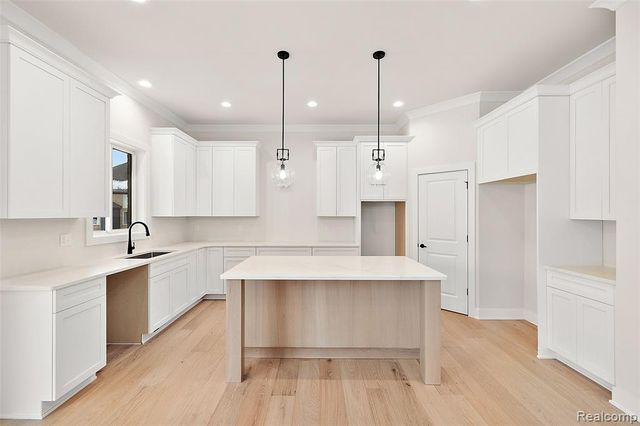 17824 Biscayne Drive, Macomb, MI 48042