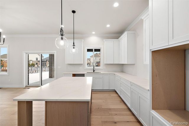 17824 Biscayne Drive, Macomb, MI 48042