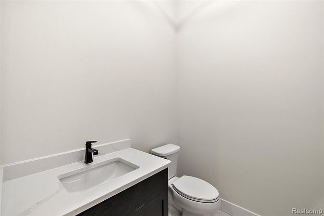 17824 Biscayne Drive, Macomb, MI 48042