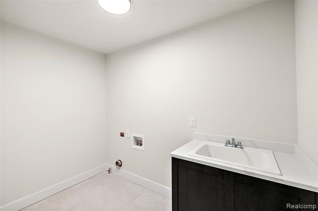 17824 Biscayne Drive, Macomb, MI 48042