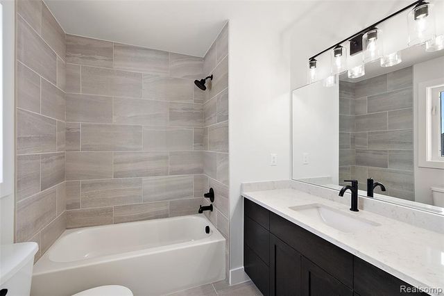 17824 Biscayne Drive, Macomb, MI 48042