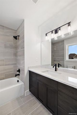 17824 Biscayne Drive, Macomb, MI 48042