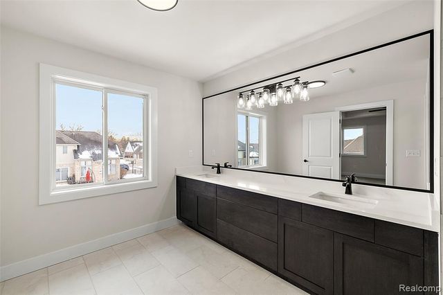 17824 Biscayne Drive, Macomb, MI 48042