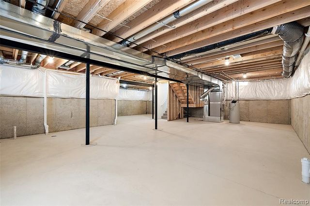 17824 Biscayne Drive, Macomb, MI 48042