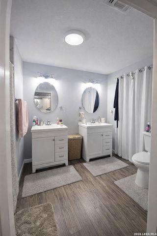 640 Avenue J, Poteet, TX 78065