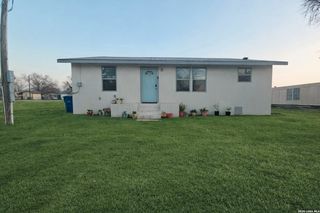 640 Avenue J, Poteet, TX 78065