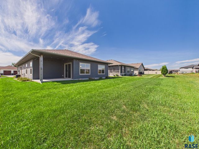 704 Spruce St Street, Harrisburg, SD 57032