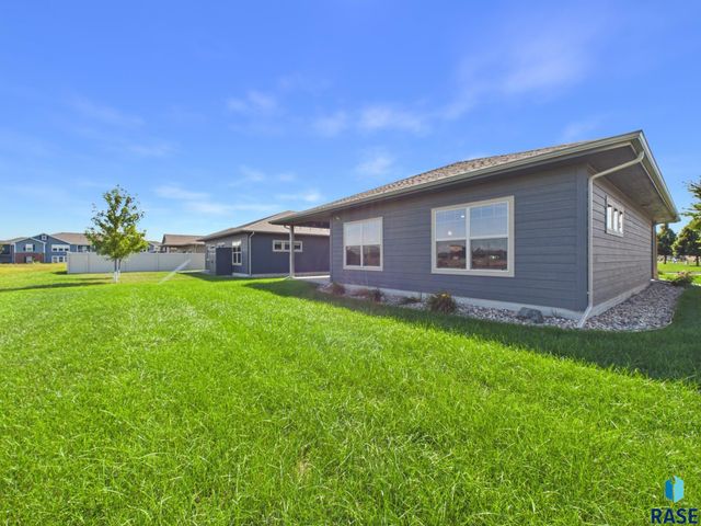 704 Spruce St Street, Harrisburg, SD 57032