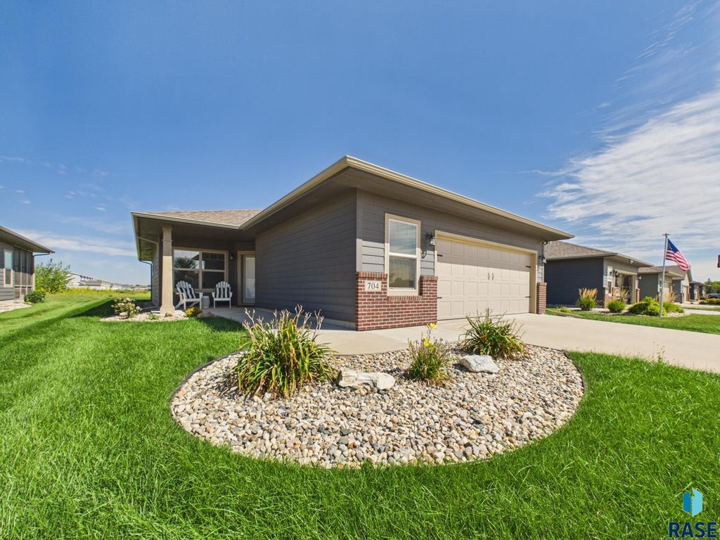 704 Spruce St Street, Harrisburg, SD 57032