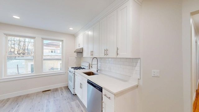 391 Linwood Ave 1, Newton, MA 02460