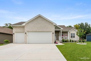 20929 Lakewoods Lane, Shorewood, IL 60404