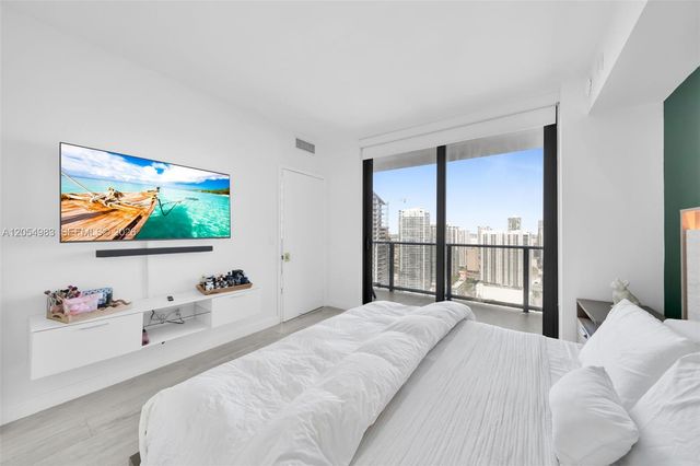 45 SW 9th Street 3909, Miami, FL 33130