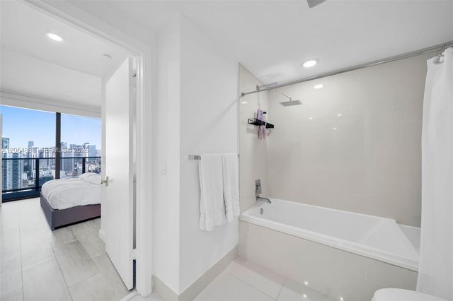 45 SW 9th Street 3909, Miami, FL 33130
