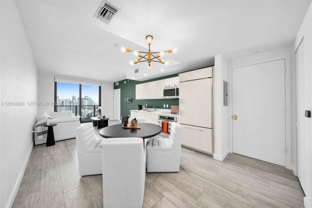 45 SW 9th Street 3909, Miami, FL 33130