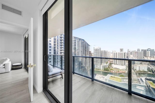 45 SW 9th Street 3909, Miami, FL 33130