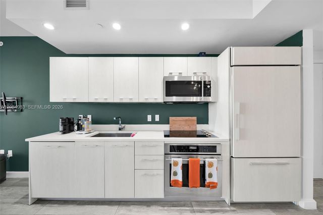 45 SW 9th Street 3909, Miami, FL 33130