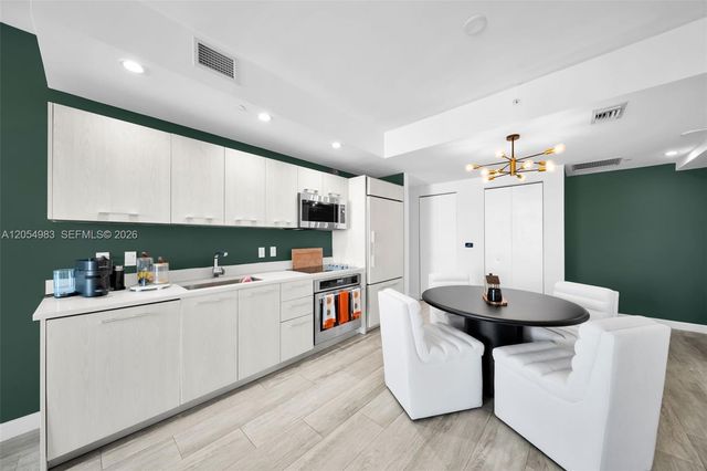 45 SW 9th Street 3909, Miami, FL 33130