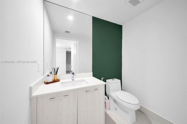 45 SW 9th Street 3909, Miami, FL 33130