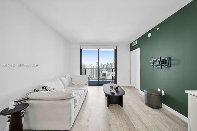 45 SW 9th Street 3909, Miami, FL 33130