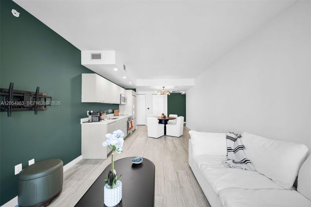45 SW 9th Street 3909, Miami, FL 33130