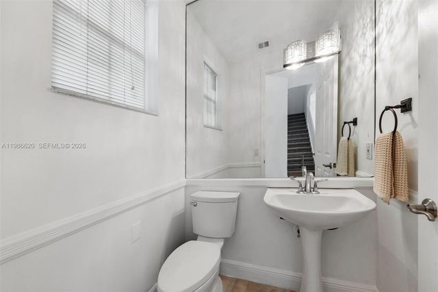 1104 Redwood St, Hollywood, FL 33019