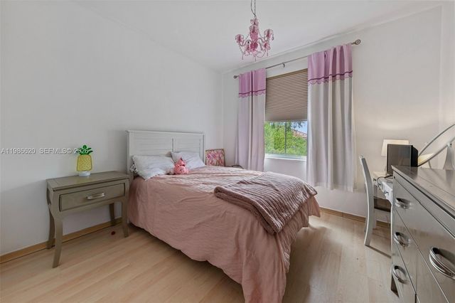 1104 Redwood St, Hollywood, FL 33019