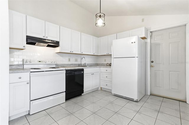 9704 SHALIMAR COURT, Tampa, FL 33615