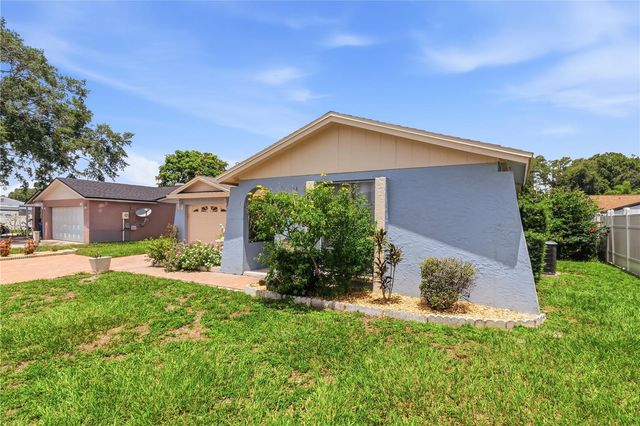 9704 SHALIMAR COURT, Tampa, FL 33615