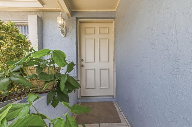 9704 SHALIMAR COURT, Tampa, FL 33615