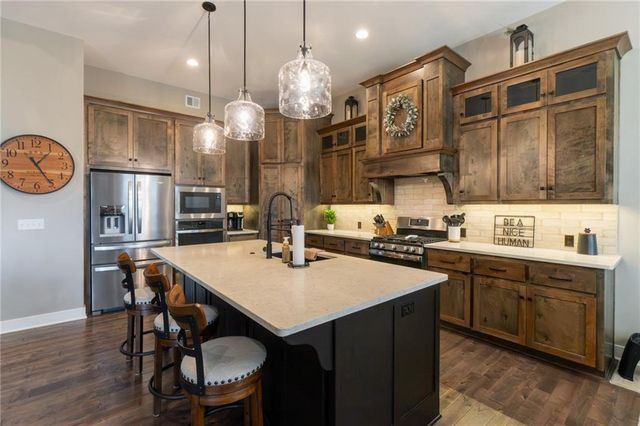 8777 Greeley Street, Lenexa, KS 66227