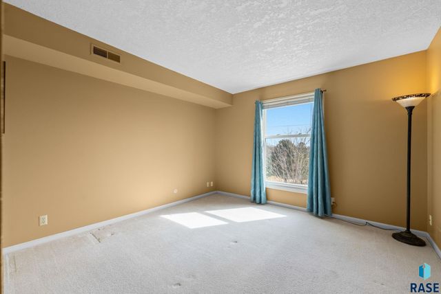 2505 S Kiwanis Ave Avenue 343, Sioux Falls, SD 57105