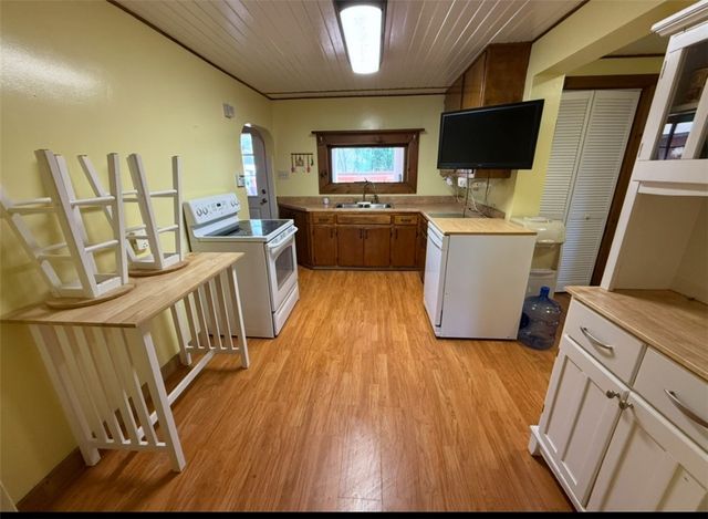 2216 N Camp Run Rd, Perry Twp, PA 16123