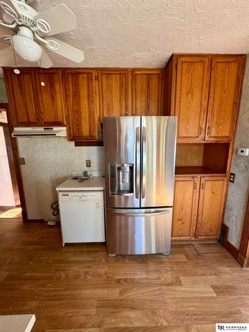 300 Adams Street, Clatonia, NE 68328