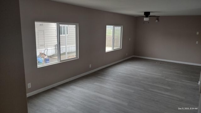 720 E Worth Avenue 221, Porterville, CA 93257