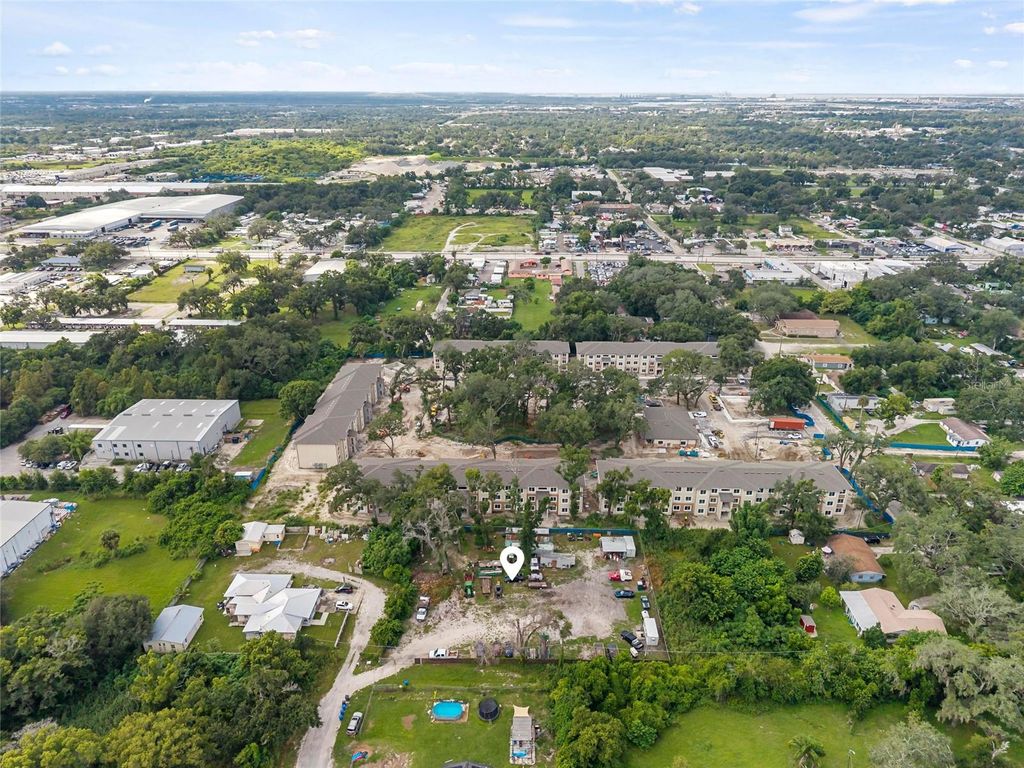 Image 16 of property listing at 4707 E HENRY AVENUE, Tampa, FL 33610