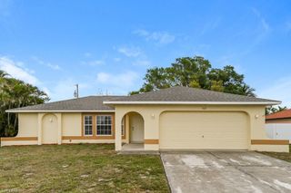 923 SE 34th TER, Cape Coral, FL 33904