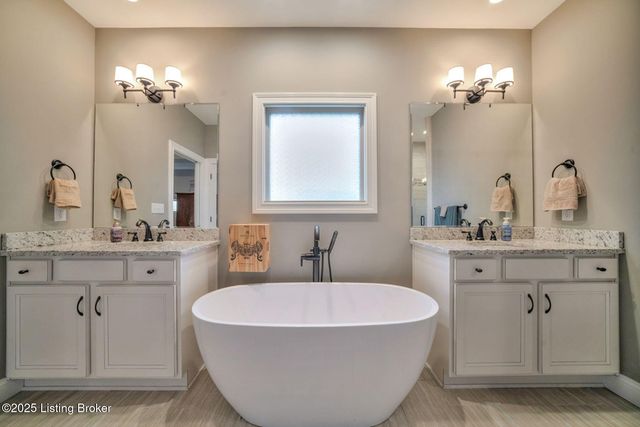 5305 Rock Ridge Dr, Louisville, KY 40241