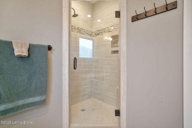 5305 Rock Ridge Dr, Louisville, KY 40241