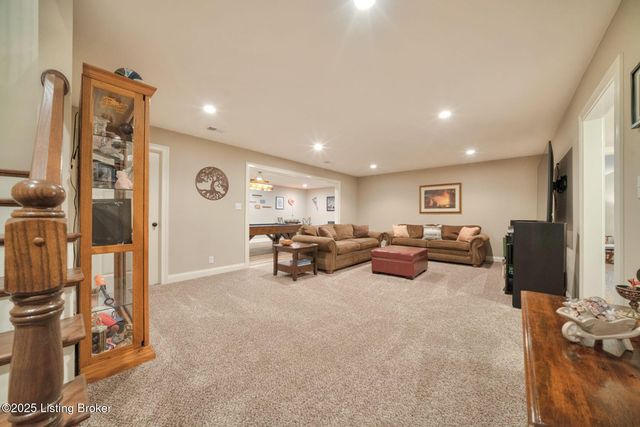 5305 Rock Ridge Dr, Louisville, KY 40241