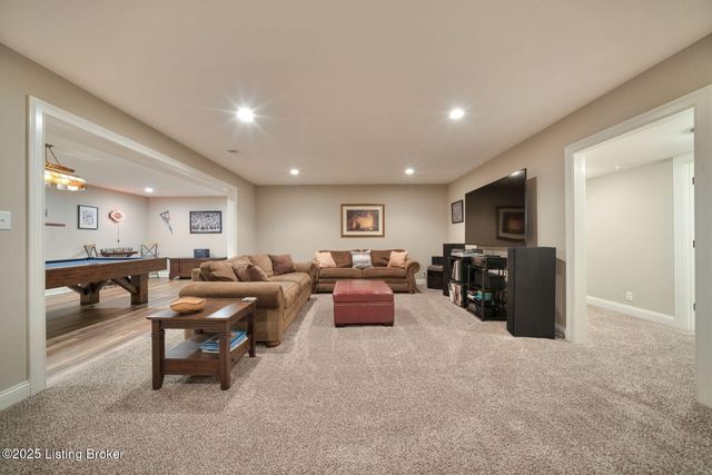 5305 Rock Ridge Dr, Louisville, KY 40241