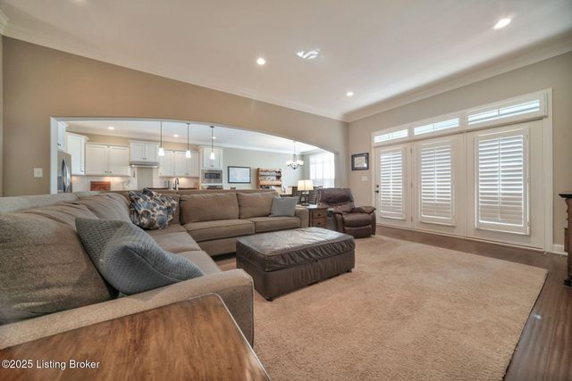 5305 Rock Ridge Dr, Louisville, KY 40241