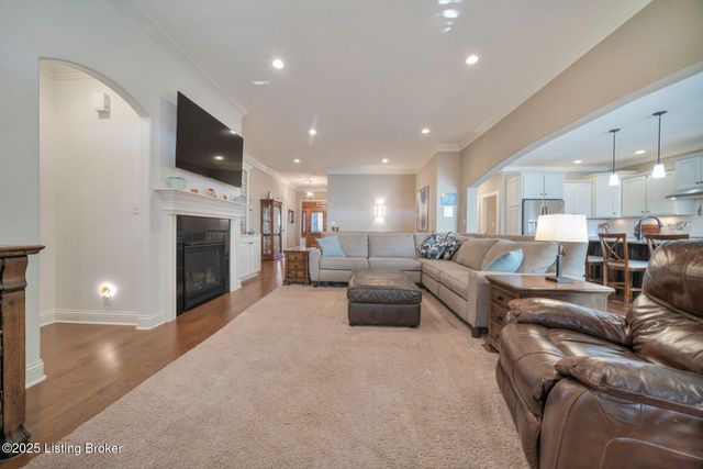 5305 Rock Ridge Dr, Louisville, KY 40241